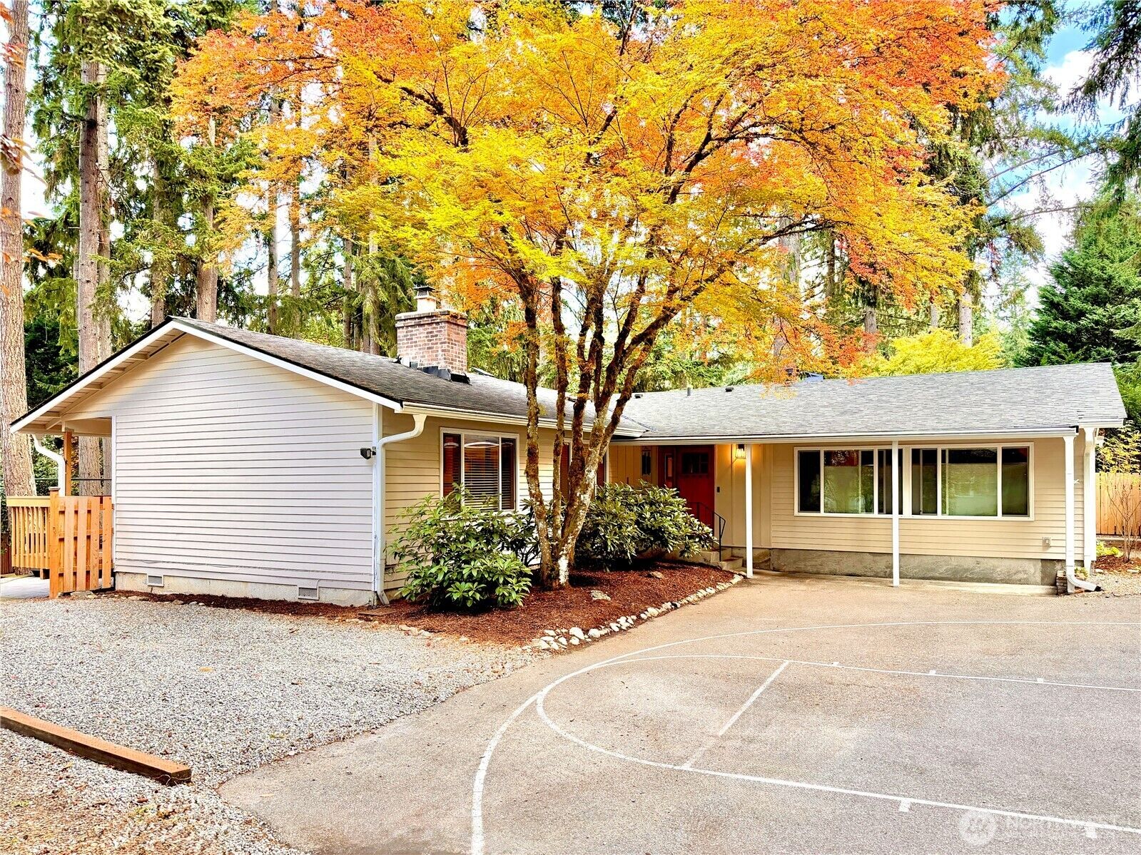 Property Photo: 15934 SE 41st Place WA 98006