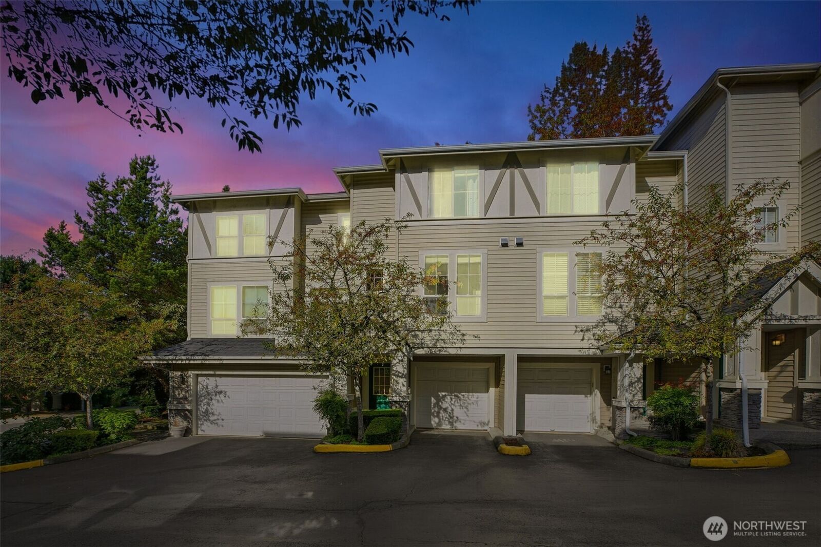 Property Photo:  4465  249th Terrace SE 2  WA 98029