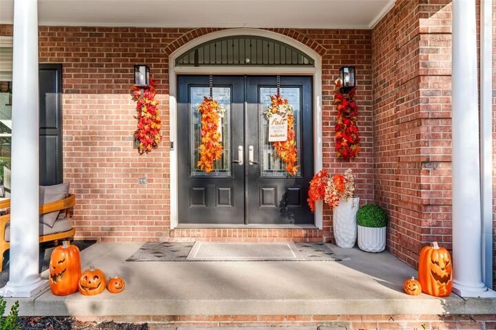 Property Photo: 5003 Old Orchard Ln PA 15044