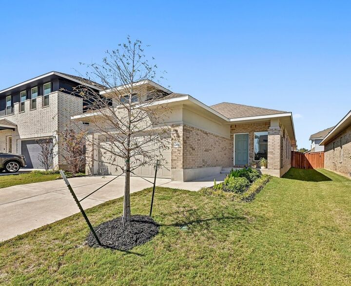 Property Photo: 204 Grey Slate Avenue TX 78654