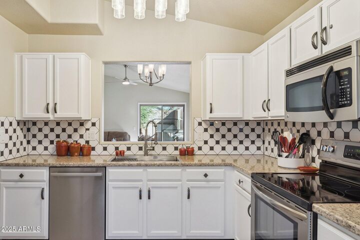 Property Photo:  2412 E Rosemonte Drive  AZ 85050 