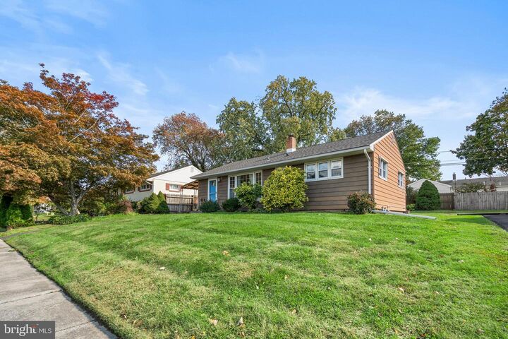Property Photo:  423 Barclay Avenue  PA 19067