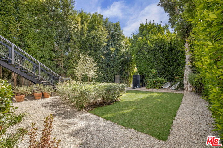 Property Photo: 8917 Dorrington Ave CA 90048