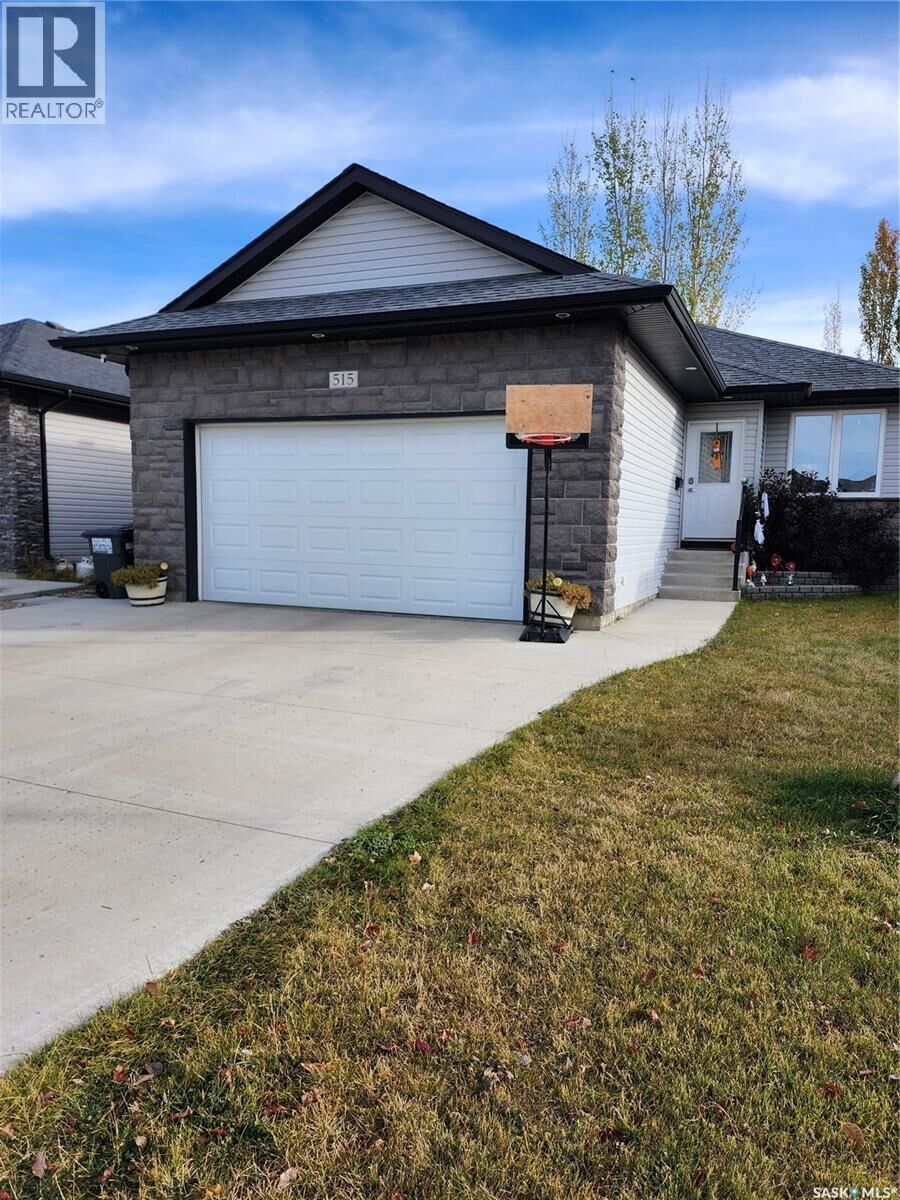 Property Photo:  515 Dickson Lane  SK S7T 0H7