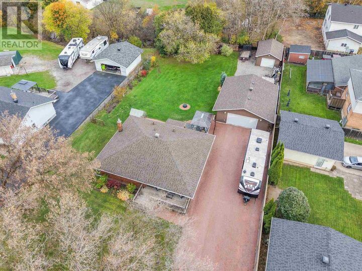 Photo de la propriété:  102 Roosevelt Ave  ON P6C 5M4