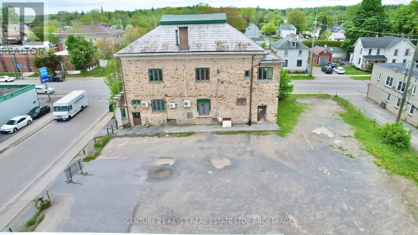Photo de la propriété:  100 Garden Street  ON K7G 1H9