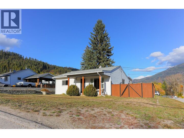 Photo de la propriété:  24 Kootenay Avenue North  BC V0G 1L0