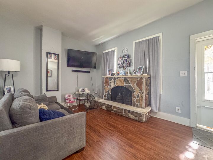 Property Photo:  623-627 Arlington Street  IA 52001