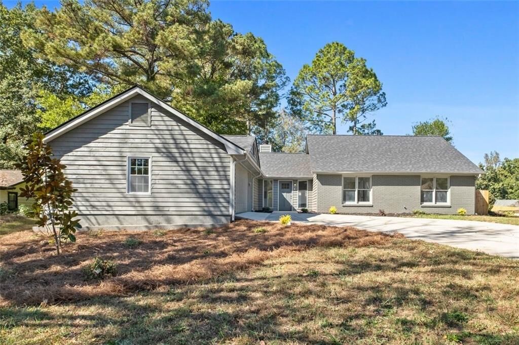 Property Photo:  1603 Golf Link Drive  GA 30088