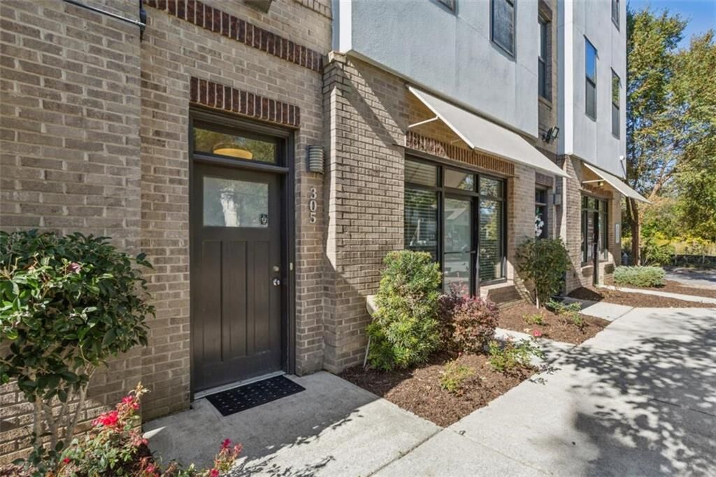 Property Photo:  2030 Main Street 305  GA 30318 