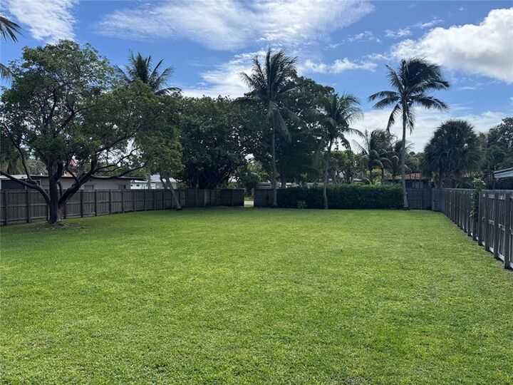 Property Photo: 3417 Dover Rd FL 33062