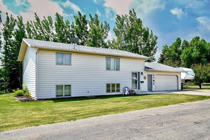 Property Photo: 25 Walther Avenue NW ND 58718