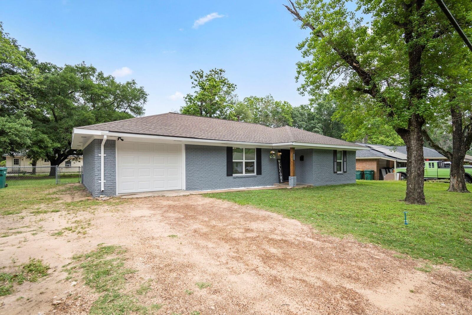 Property Photo:  1418 N Roberson Street  TX 77301 