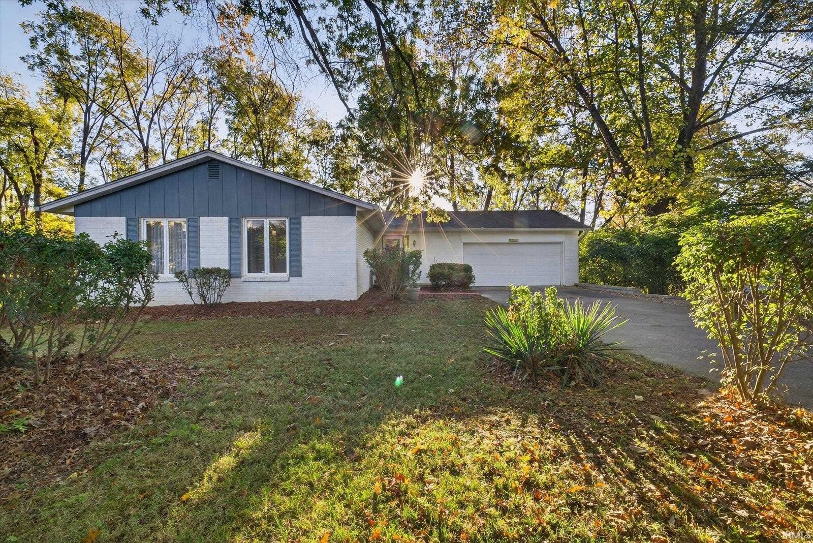 Property Photo:  1529 E Dunstan Drive  IN 47401