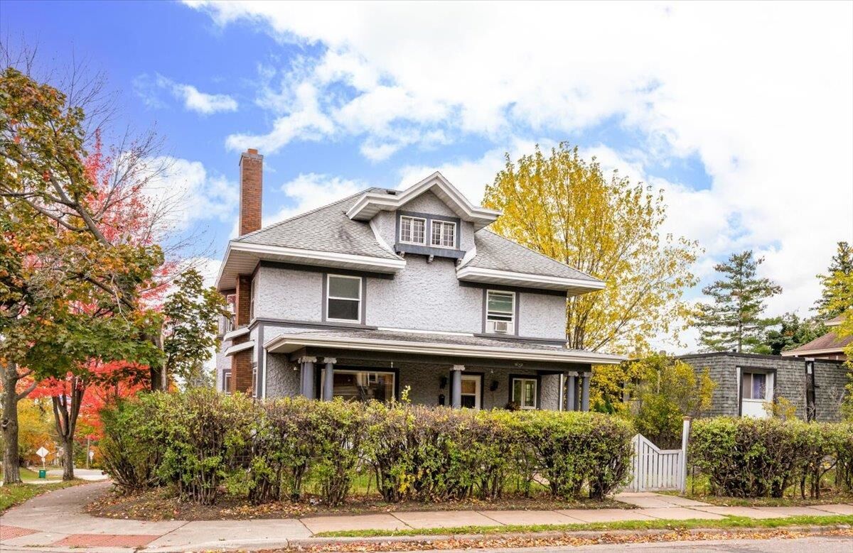 Property Photo: 1832 E 3rd St MN 55812