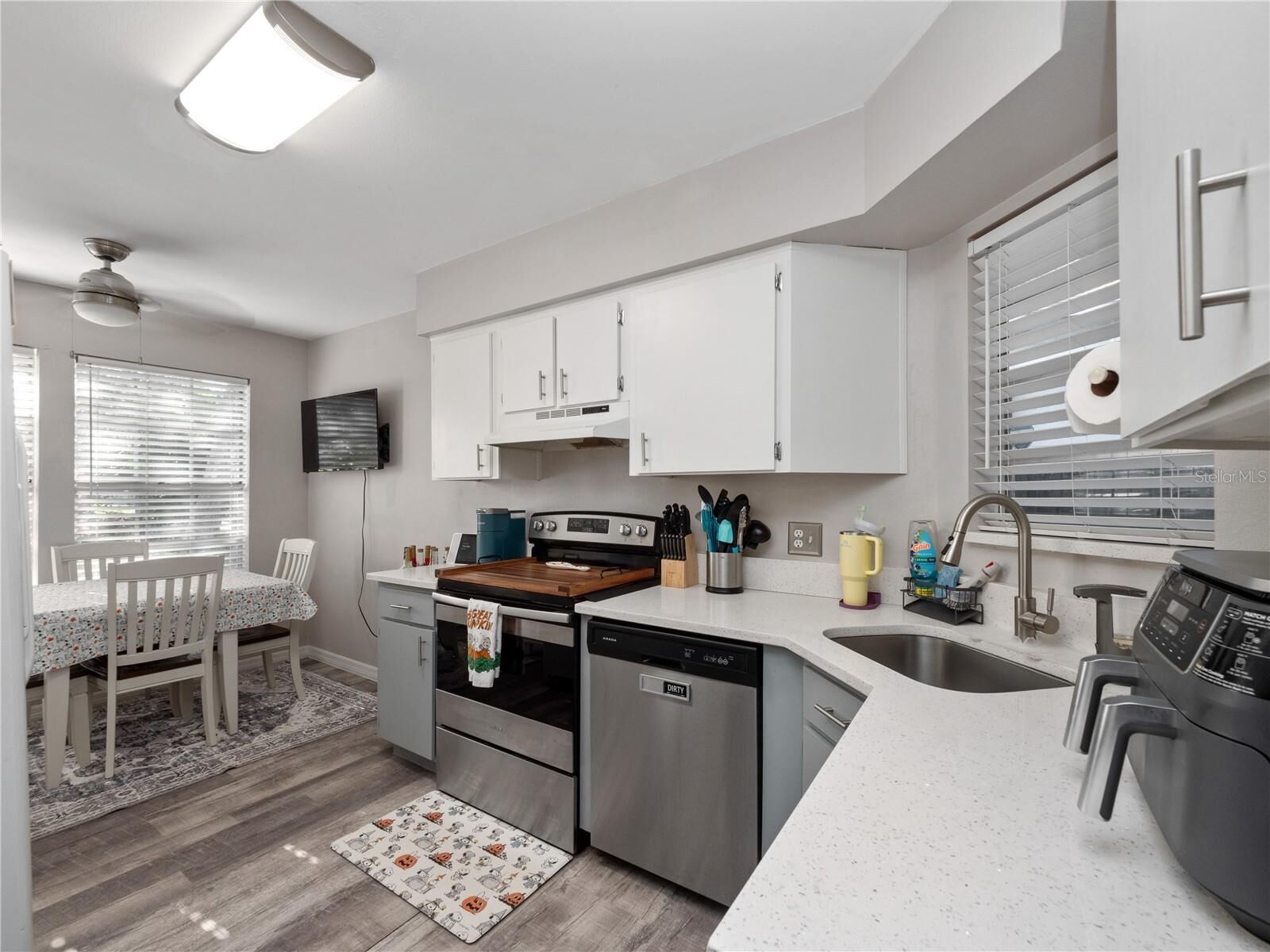 Property Photo: 252 Alston Drive FL 32835