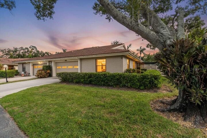 4565 Lakecrest Place 18  Sarasota FL 34233 photo