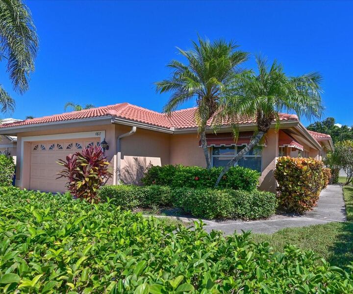 Property Photo:  4817 Montrose Drive  FL 34210
