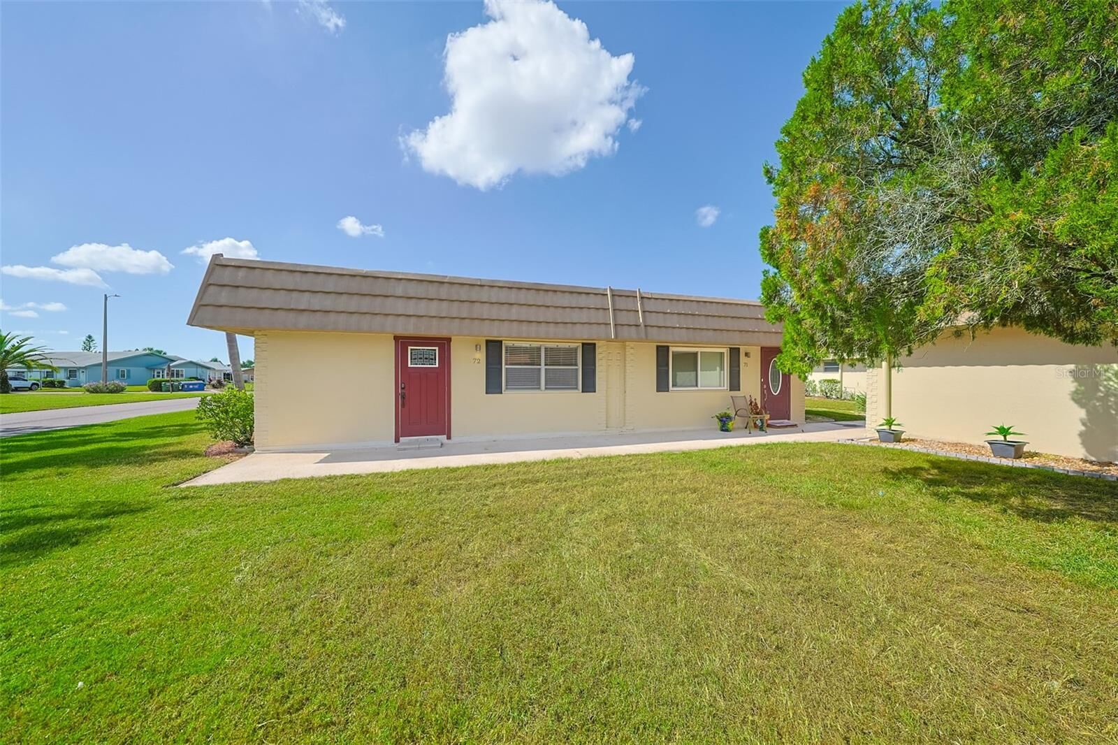 Property Photo: 202 Bedford Street 72 FL 33573