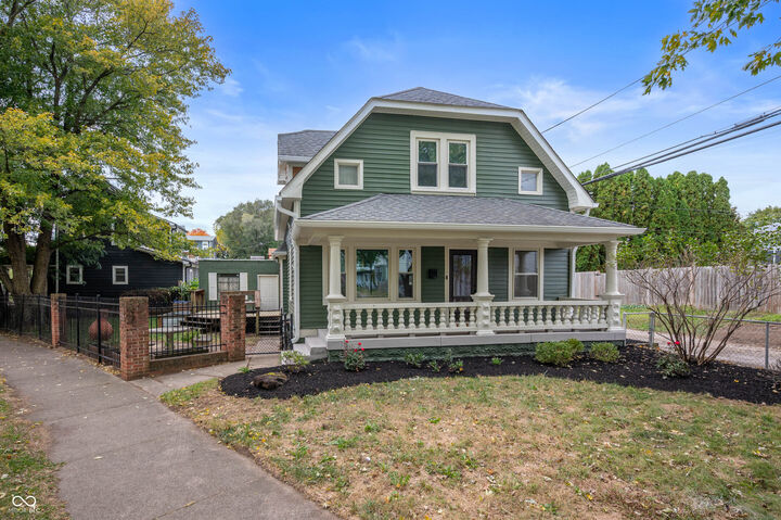 Property Photo:  976 E Pleasant Run Parkway North Drive  IN 46203