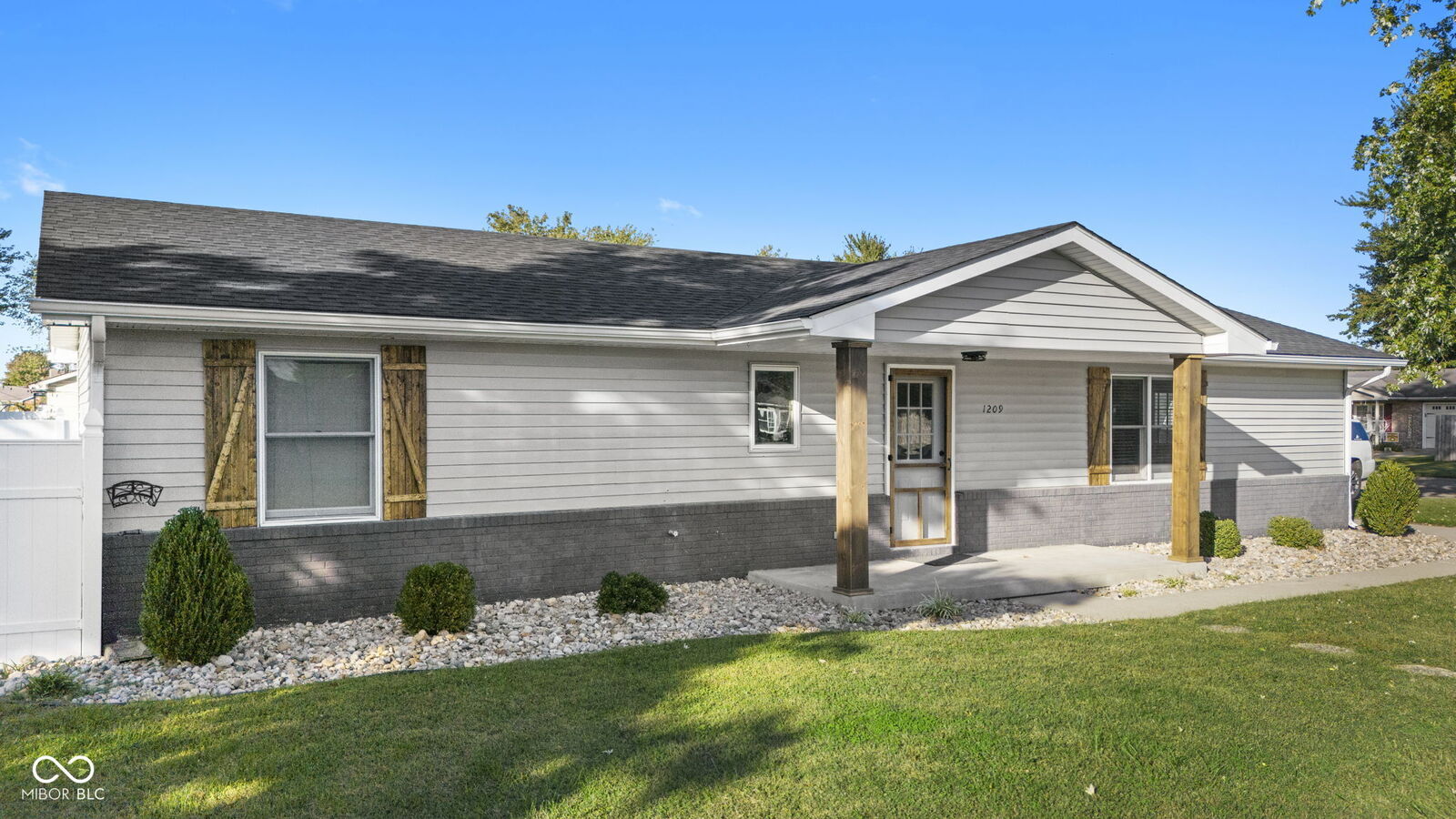 Property Photo: 1209 Dunbar Drive IN 47274