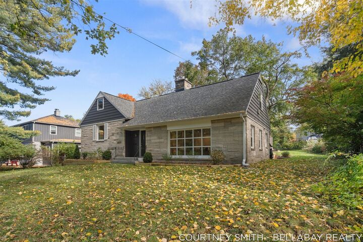 Property Photo:  2121 Benjamin Avenue  MI 49008-1742