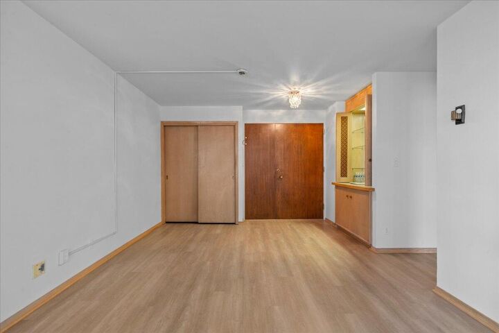 Property Photo: 1610 N Prospect Ave 504 WI 53202