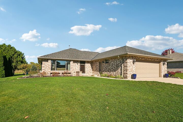 3910 E Greenway Dr  Oak Creek WI 53154 photo