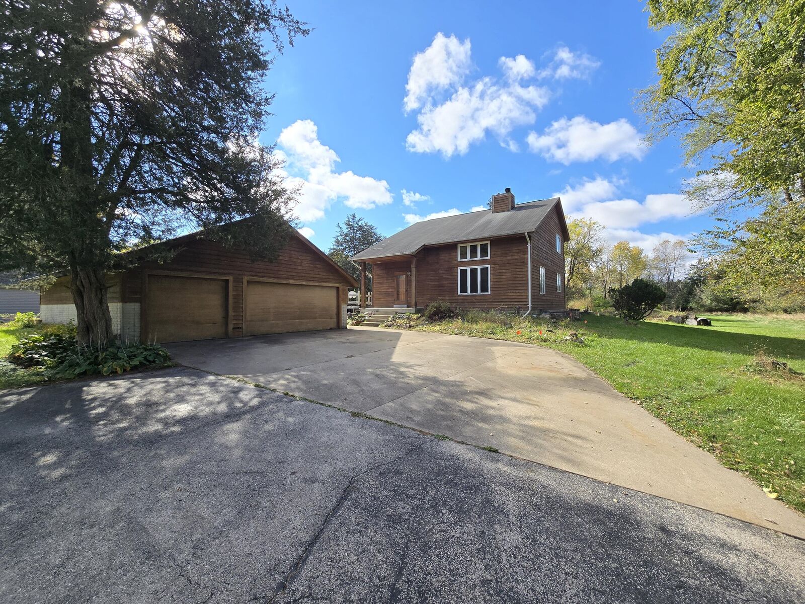 Property Photo:  W378s5045 W Pretty Lake Rd  WI 53118 