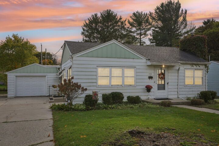 1343 Hillside Dr  Waukesha WI 53186 photo