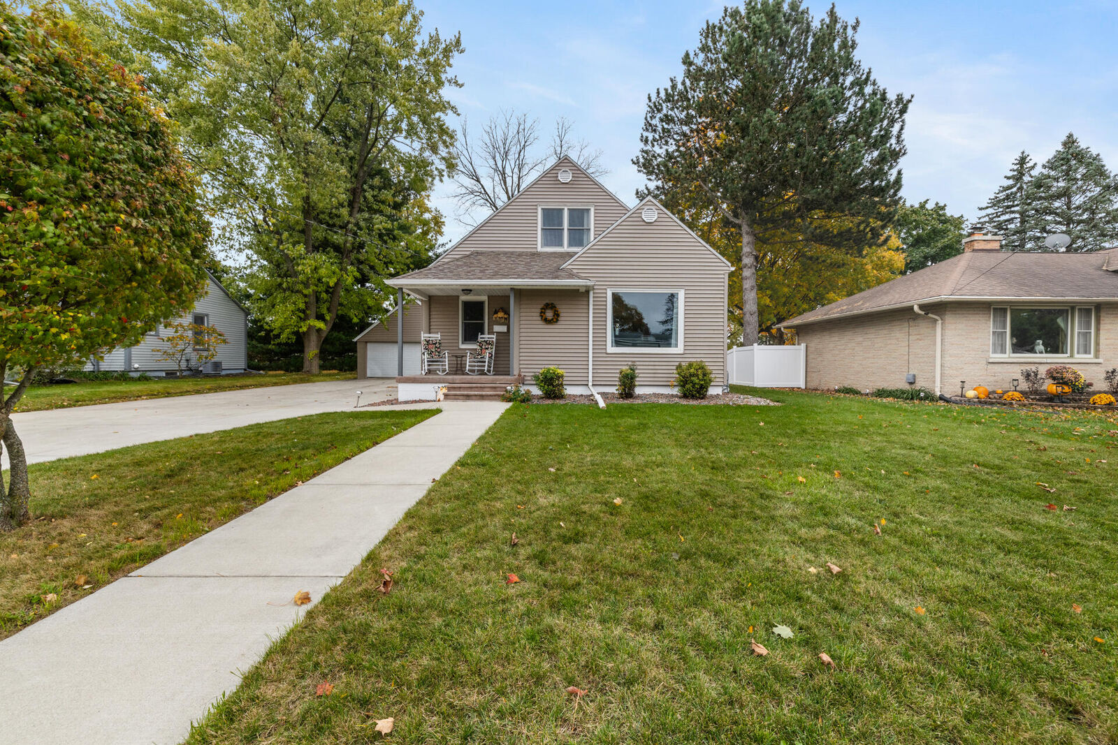 Property Photo:  419 W Washington Ave  WI 53027