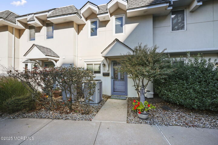Property Photo:  130 Bodman Place 8  NJ 07701