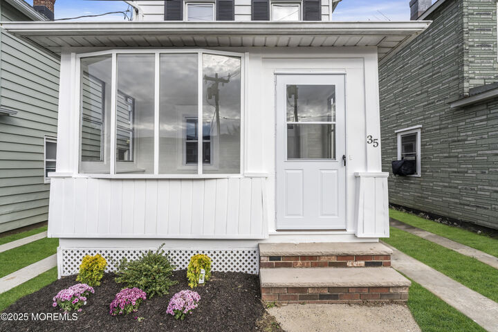 Property Photo:  35 Willett Avenue  NJ 08882