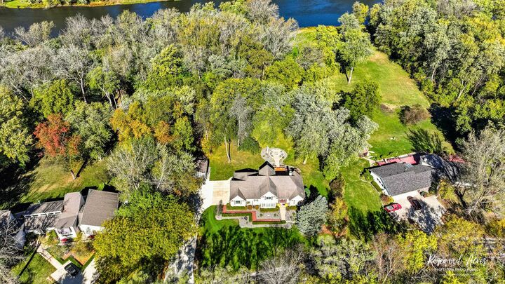 Property Photo:  4 Birchwood Lane  IL 60964