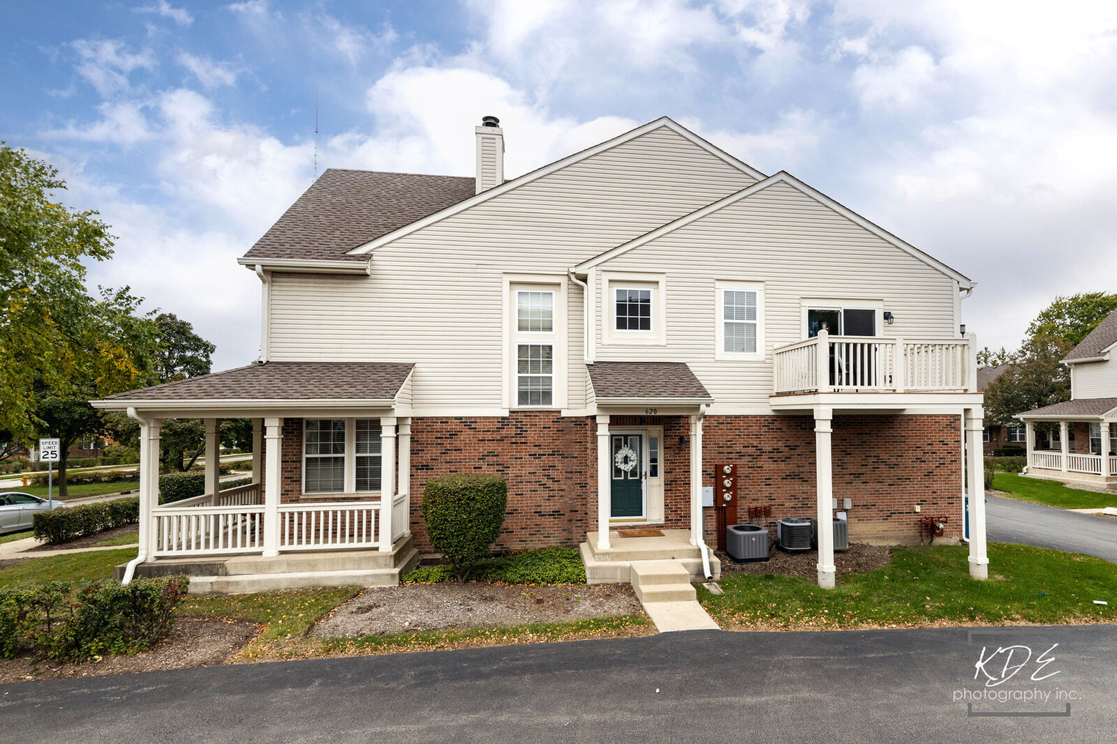 Property Photo:  620 W Natalie Lane  IL 60101