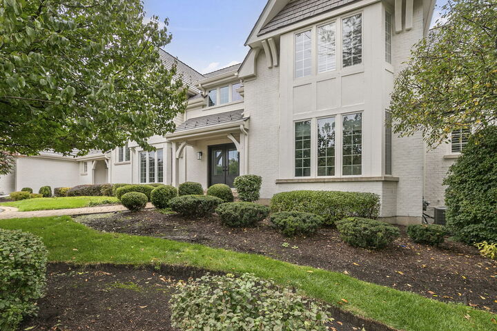 Property Photo:  70 Bexley Court  IL 60010