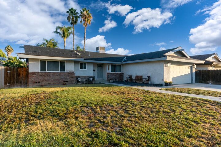 Property Photo:  1062 Madison Avenue  CA 93635 