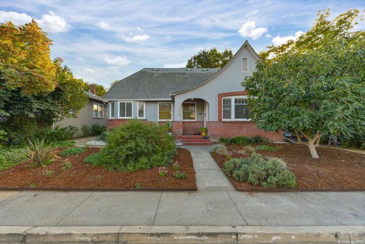 Property Photo:  3624 Y Street  CA 95817