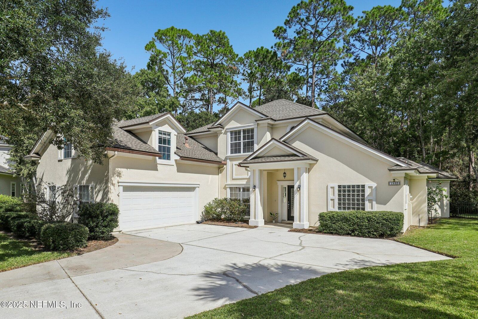 Property Photo: 1932 Vista Lakes Drive FL 32003