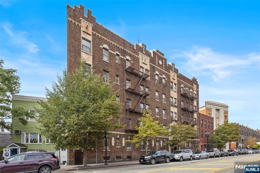 Property Photo:  821 Bergen Avenue D1  NJ 07306 