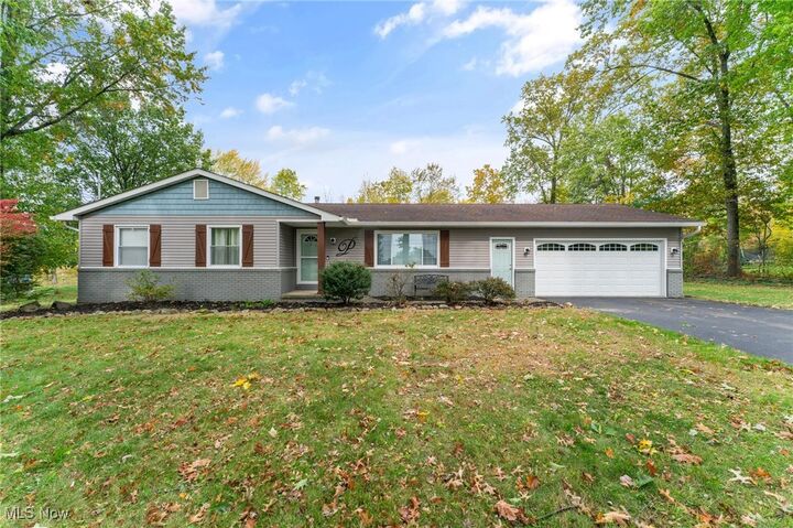 7111 Pine Grove Drive  Hubbard OH 44425 photo
