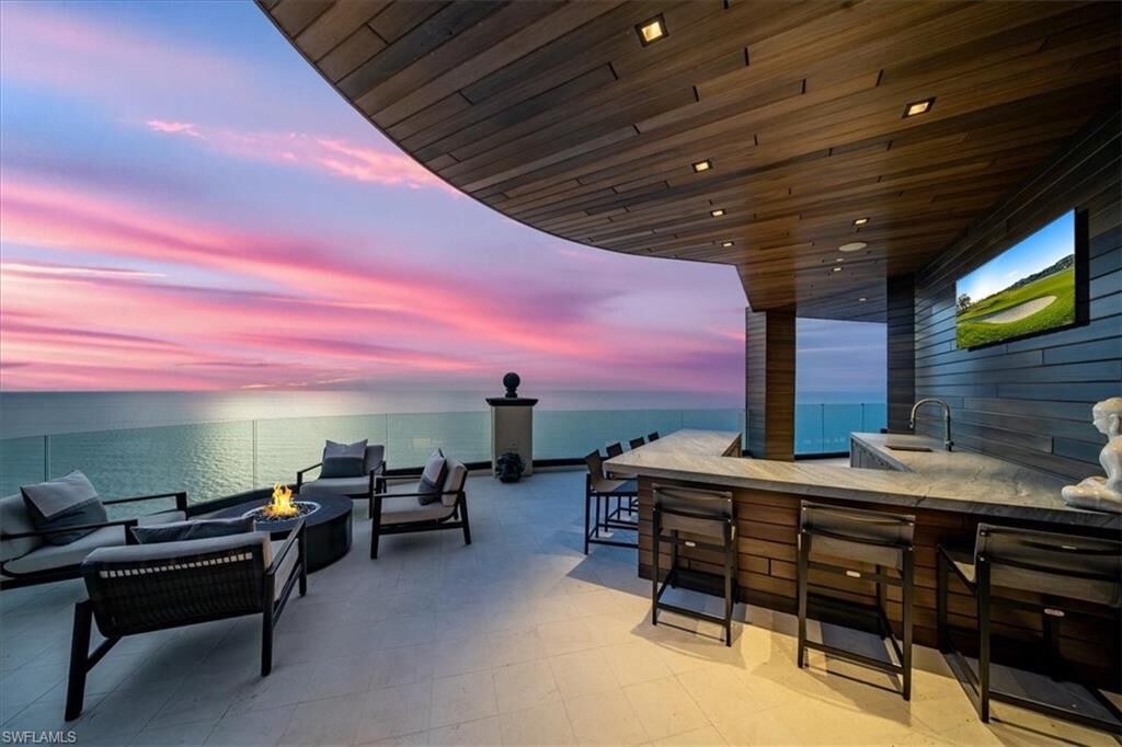 Property Photo: 81 Seagate Dr Ph20 FL 34103