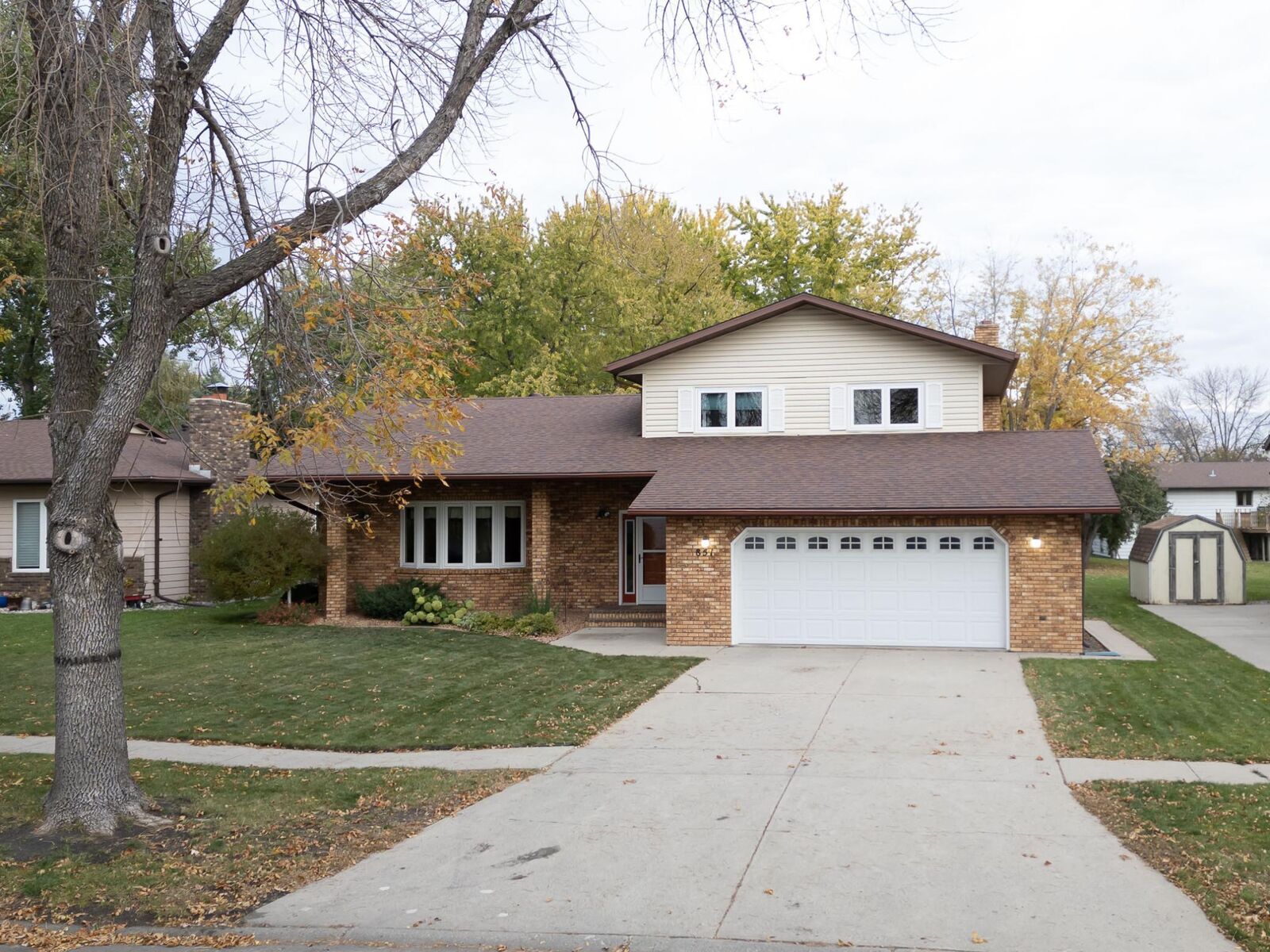 Property Photo:  851 12th Avenue E  ND 58078 