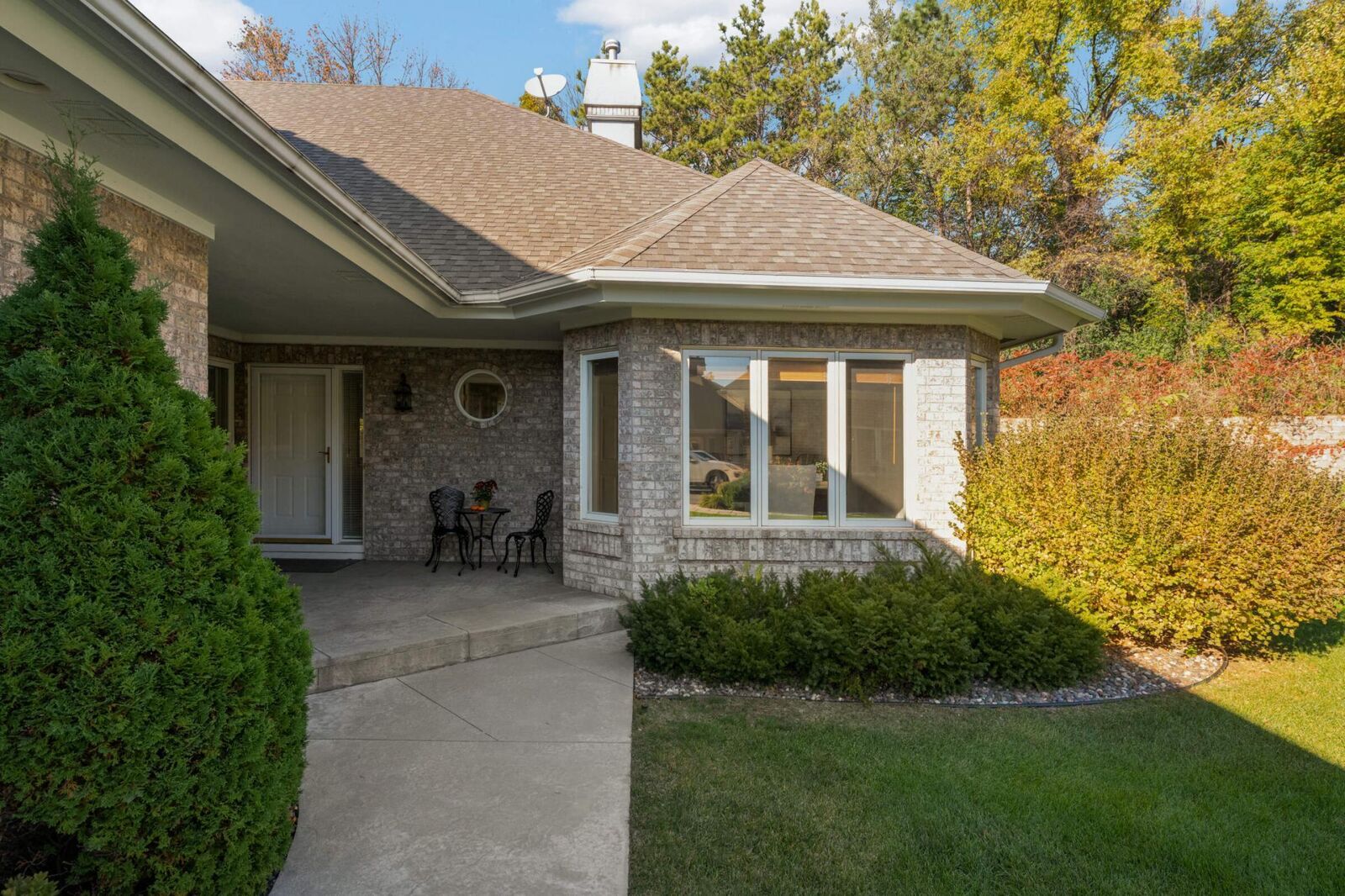 Property Photo:  257 Lake Street W  MN 55391 