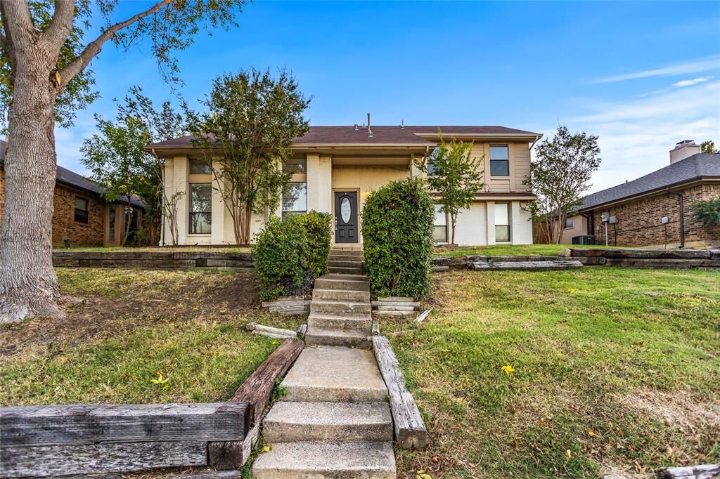 Property Photo:  1718 Saint James Drive  TX 75007