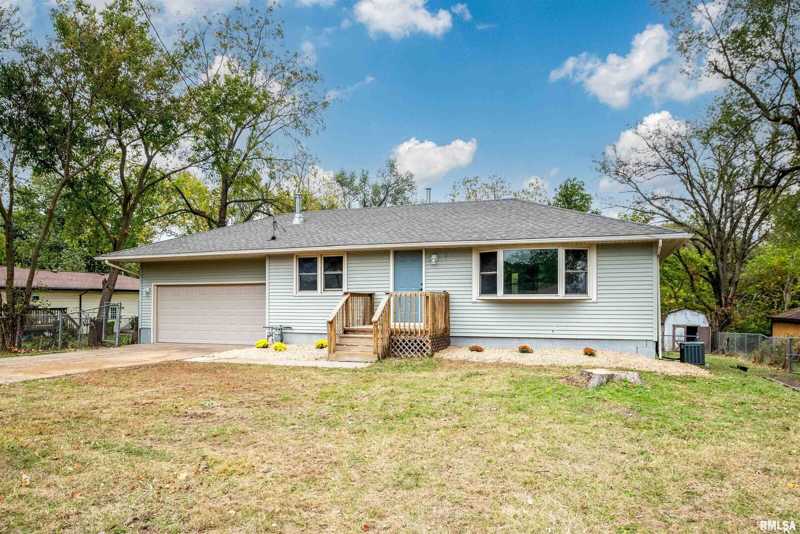 Property Photo:  503 Velma Street  IL 61571