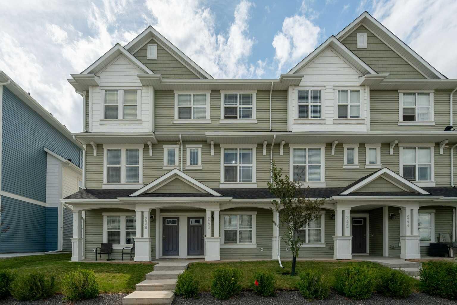 Property Photo:  240 Copperleaf Way SE  AB T2Z 5G2
