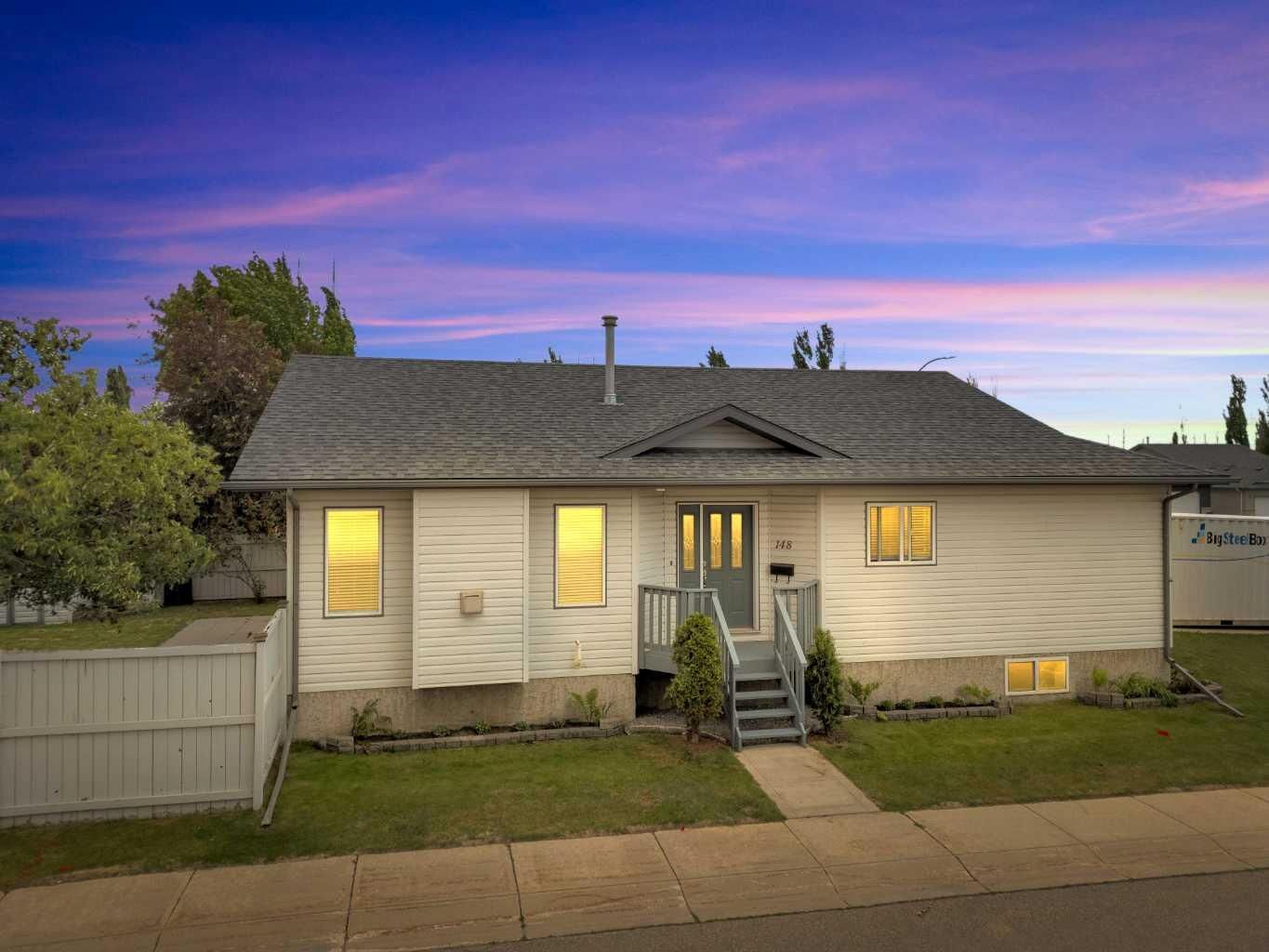 Property Photo:  148 Ammeter Close  AB T4R 2Y4