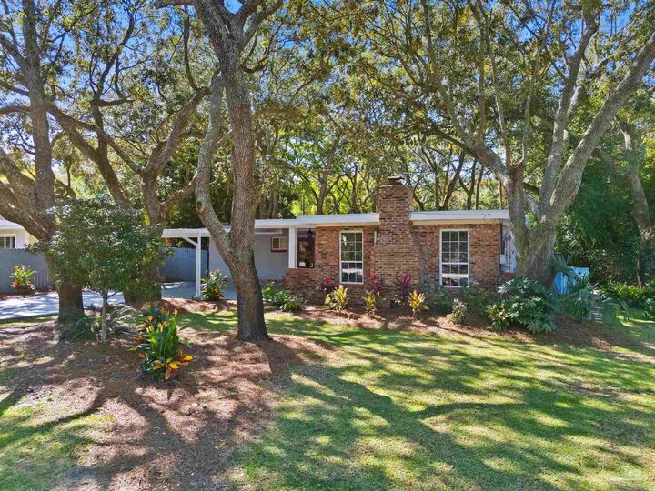 Property Photo:  314 Camelia St  FL 32561