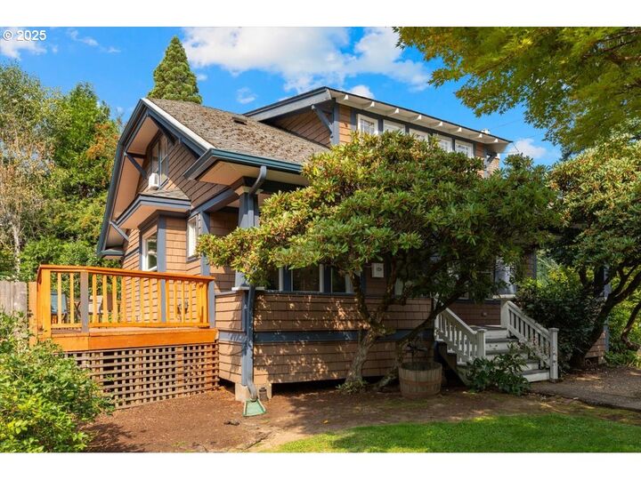 Property Photo:  8005 SW 46th Ave  OR 97219
